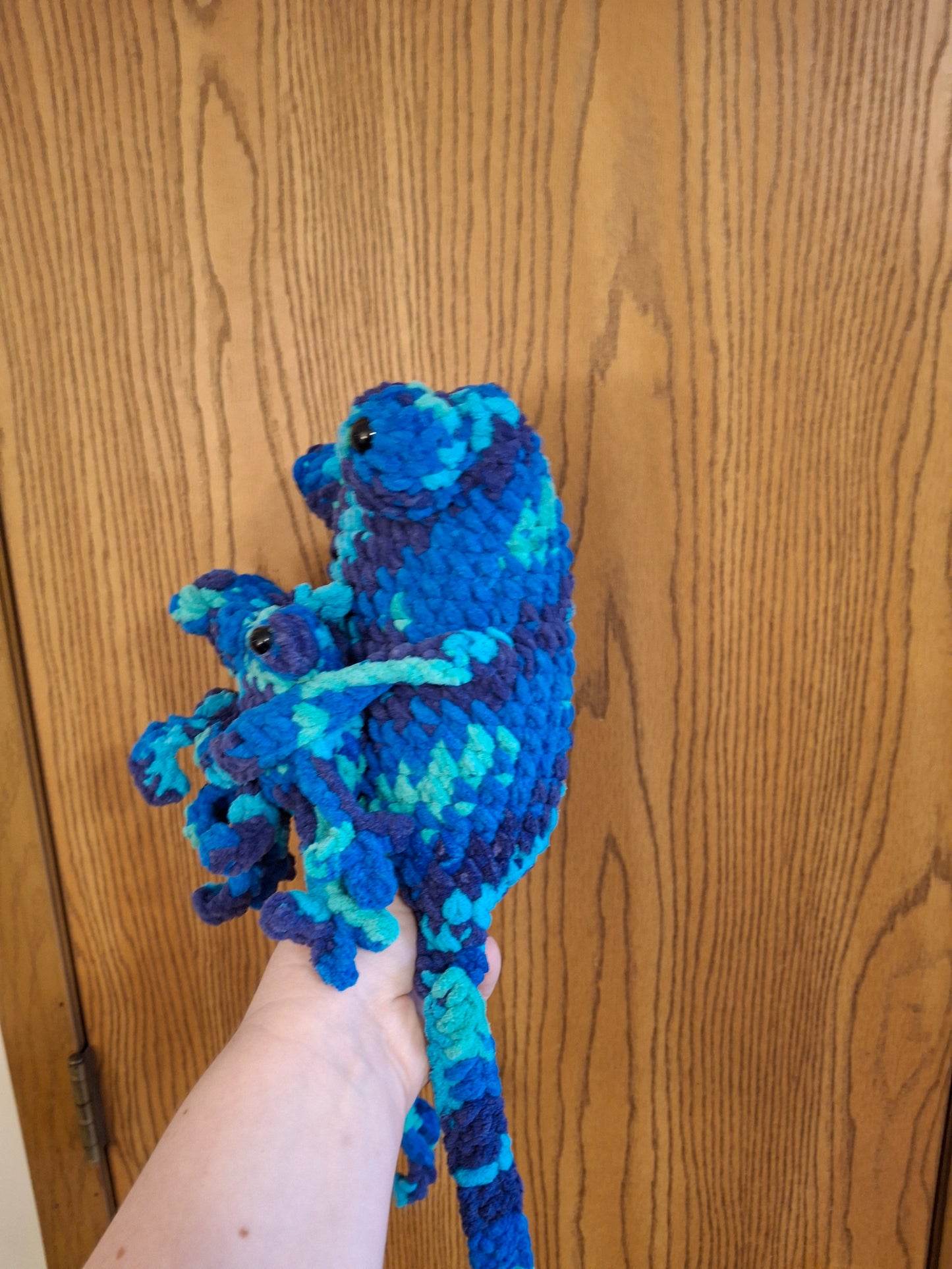 Handmade Crochet Leggy Frog Plush ā Soft Stuffed Animal Toy for Kids