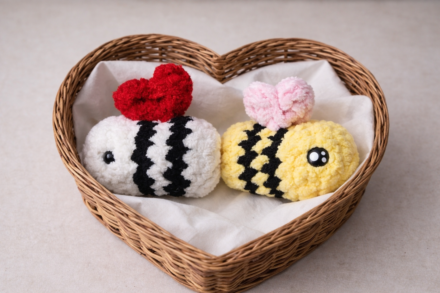Bee My Valentine Crochet Pattern With Heart Wings – No-Sew PDF Digital Download